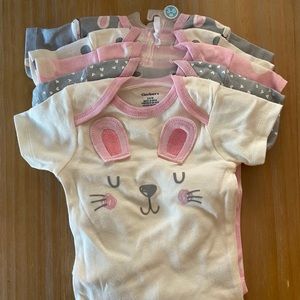 💚 3/$25 NWT Gerber Bunny Onesies 3-6 month